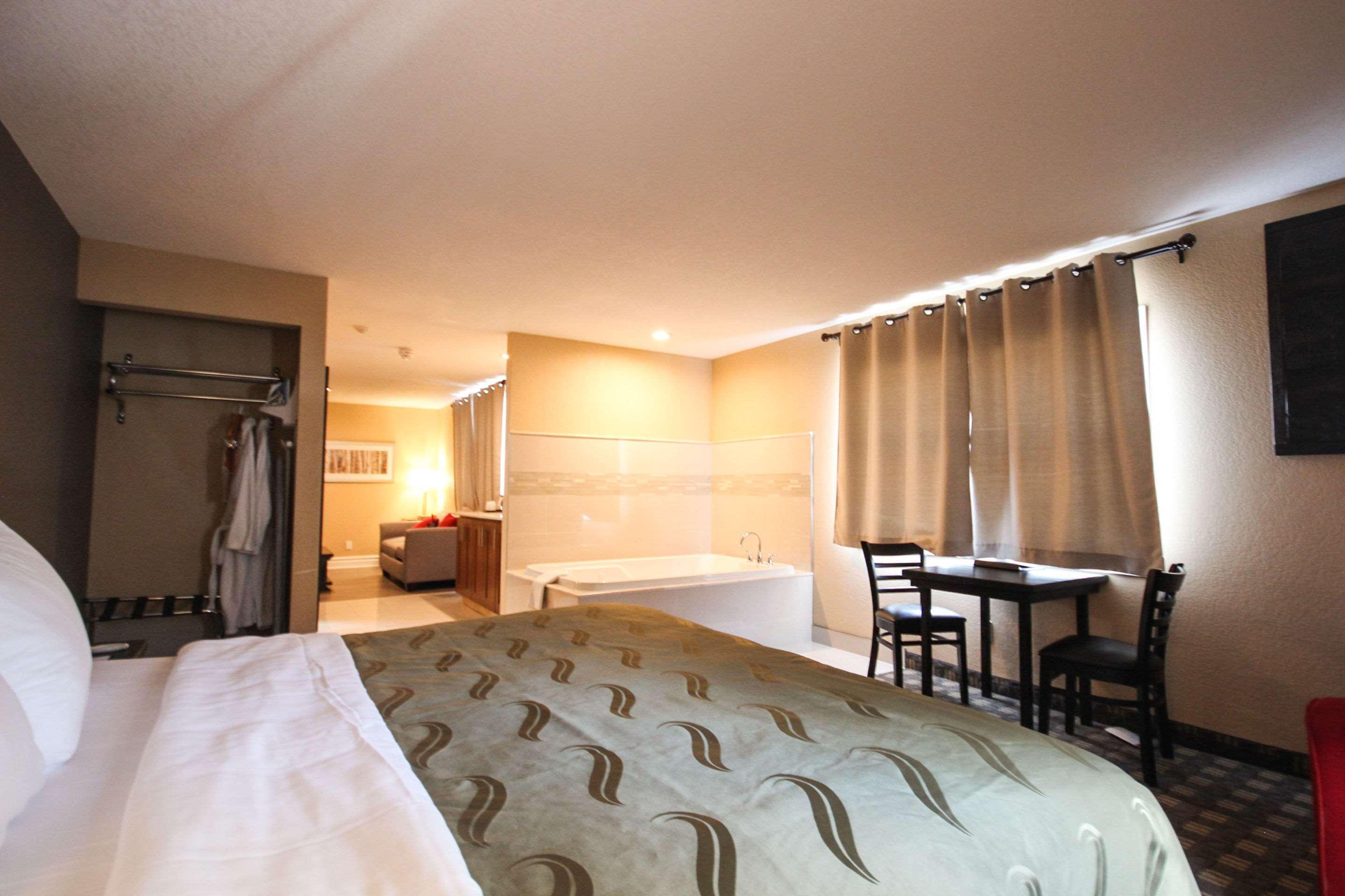 Quality Inn Bracebridge Eksteriør billede