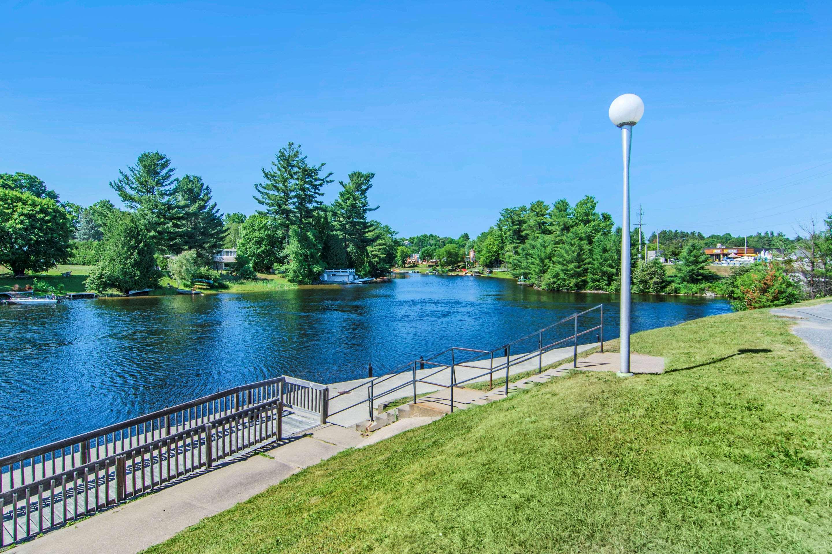Quality Inn Bracebridge Eksteriør billede